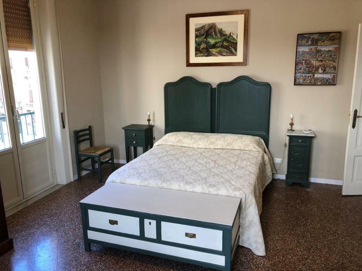 Al Teatro Biondo Guest House パレルモ エクステリア 写真